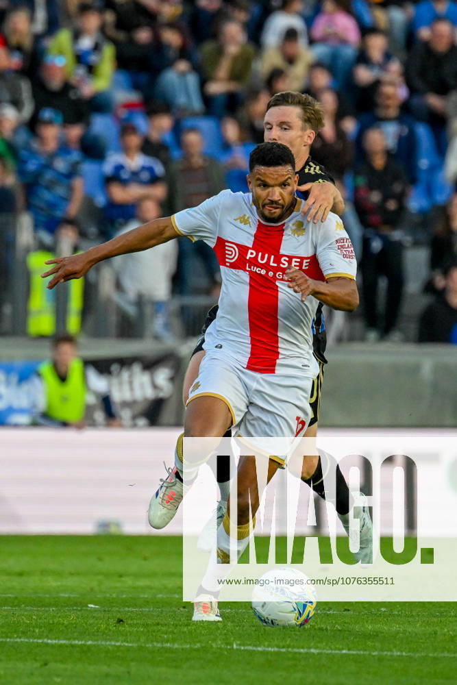 GenoaÕs Junior Messias fights for the ball during the Serie A soccer match between Pisa and Genoa at the Romeo Anconetani Stadium in Pisa, Italy - Sunday, April 19, 2026. - Soccer .