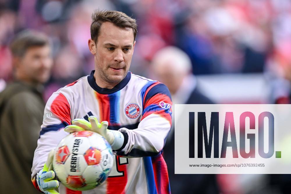 Torwart Manuel Neuer (FC Bayern München) in Aktion, am Ball, Einzelaktion waehrend des spiels der Bundesliga zwischen FC Bayern München und VfB Stuttgart, Allianz Arena am 19. April 2026 in München, Deutschland. (Foto von Harry Langer DeFodi Images) +++ Torwart Manuel Neuer (FC Bayern München) controls the Ball during the Bundesliga match between FC Bayern München and VfB Stuttgart at Allianz Arena on April 19, 2026 in München, Germany. (Photo by Harry Langer DeFodi Images) DFL regulations prohibit any use of photographs as image sequences and or quasi-video. (Photo by Harry Langer DeFodi Images) DFL regulations prohibit any use of photographs as image sequences and or quasi-video. -