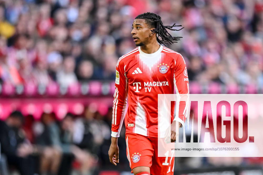 Michael Olise (FC Bayern München) Schaut waehrend des spiels der Bundesliga zwischen FC Bayern München und VfB Stuttgart, Allianz Arena am 19. April 2026 in München, Deutschland. (Foto von Harry Langer DeFodi Images) +++ Michael Olise (FC Bayern München) Looks on during the Bundesliga match between FC Bayern München and VfB Stuttgart at Allianz Arena on April 19, 2026 in München, Germany. (Photo by Harry Langer DeFodi Images) DFL regulations prohibit any use of photographs as image sequences and or quasi-video. (Photo by Harry Langer DeFodi Images) DFL regulations prohibit any use of photographs as image sequences and or quasi-video. -