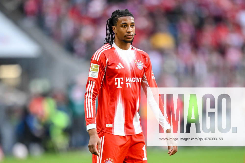Michael Olise (FC Bayern München) Schaut waehrend des spiels der Bundesliga zwischen FC Bayern München und VfB Stuttgart, Allianz Arena am 19. April 2026 in München, Deutschland. (Foto von Harry Langer DeFodi Images) +++ Michael Olise (FC Bayern München) Looks on during the Bundesliga match between FC Bayern München and VfB Stuttgart at Allianz Arena on April 19, 2026 in München, Germany. (Photo by Harry Langer DeFodi Images) DFL regulations prohibit any use of photographs as image sequences and or quasi-video. (Photo by Harry Langer DeFodi Images) DFL regulations prohibit any use of photographs as image sequences and or quasi-video. -