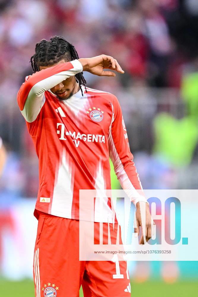 Michael Olise (FC Bayern München) gestikuliert, gestik waehrend des spiels der Bundesliga zwischen FC Bayern München und VfB Stuttgart, Allianz Arena am 19. April 2026 in München, Deutschland. (Foto von Harry Langer DeFodi Images) +++ Michael Olise (FC Bayern München) gestures during the Bundesliga match between FC Bayern München and VfB Stuttgart at Allianz Arena on April 19, 2026 in München, Germany. (Photo by Harry Langer DeFodi Images) DFL regulations prohibit any use of photographs as image sequences and or quasi-video. (Photo by Harry Langer DeFodi Images) DFL regulations prohibit any use of photographs as image sequences and or quasi-video. -