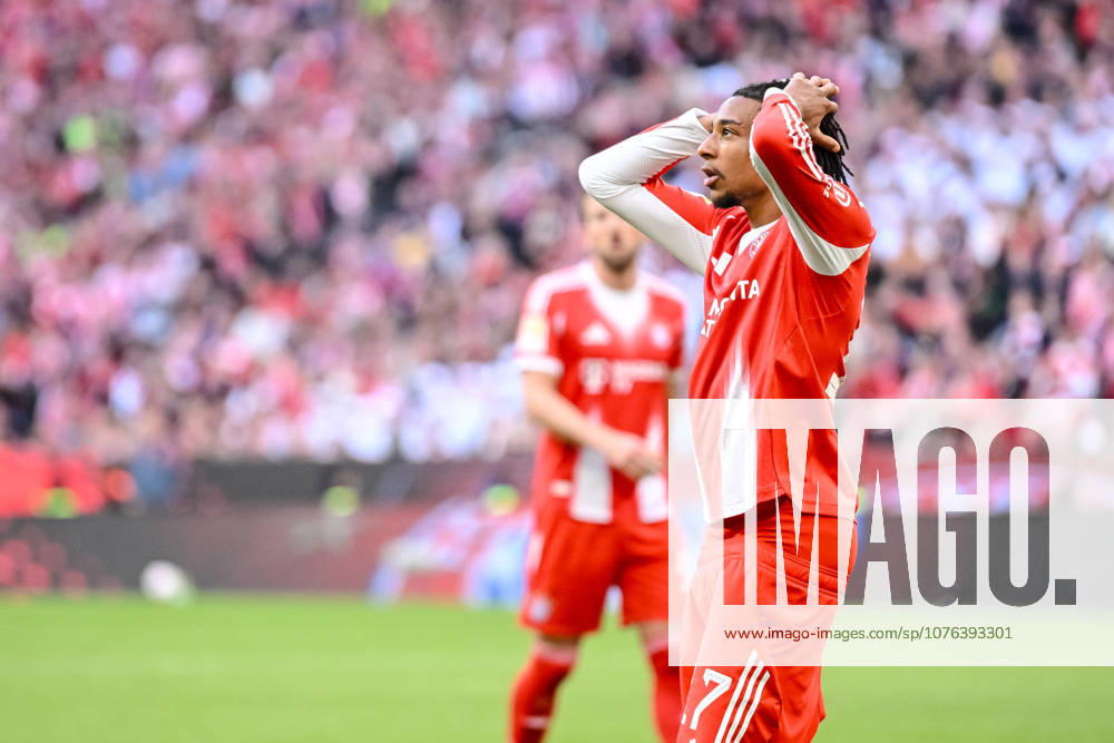 Michael Olise (FC Bayern München) gestikuliert, gestik waehrend des spiels der Bundesliga zwischen FC Bayern München und VfB Stuttgart, Allianz Arena am 19. April 2026 in München, Deutschland. (Foto von Harry Langer DeFodi Images) +++ Michael Olise (FC Bayern München) gestures during the Bundesliga match between FC Bayern München and VfB Stuttgart at Allianz Arena on April 19, 2026 in München, Germany. (Photo by Harry Langer DeFodi Images) DFL regulations prohibit any use of photographs as image sequences and or quasi-video. (Photo by Harry Langer DeFodi Images) DFL regulations prohibit any use of photographs as image sequences and or quasi-video. -