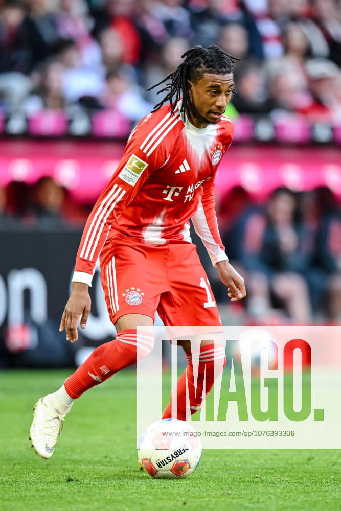 Michael Olise (FC Bayern München) in Aktion, am Ball, Einzelaktion waehrend des spiels der Bundesliga zwischen FC Bayern München und VfB Stuttgart, Allianz Arena am 19. April 2026 in München, Deutschland. (Foto von Harry Langer DeFodi Images) +++ Michael Olise (FC Bayern München) controls the Ball during the Bundesliga match between FC Bayern München and VfB Stuttgart at Allianz Arena on April 19, 2026 in München, Germany. (Photo by Harry Langer DeFodi Images) DFL regulations prohibit any use of photographs as image sequences and or quasi-video. (Photo by Harry Langer DeFodi Images) DFL regulations prohibit any use of photographs as image sequences and or quasi-video. -