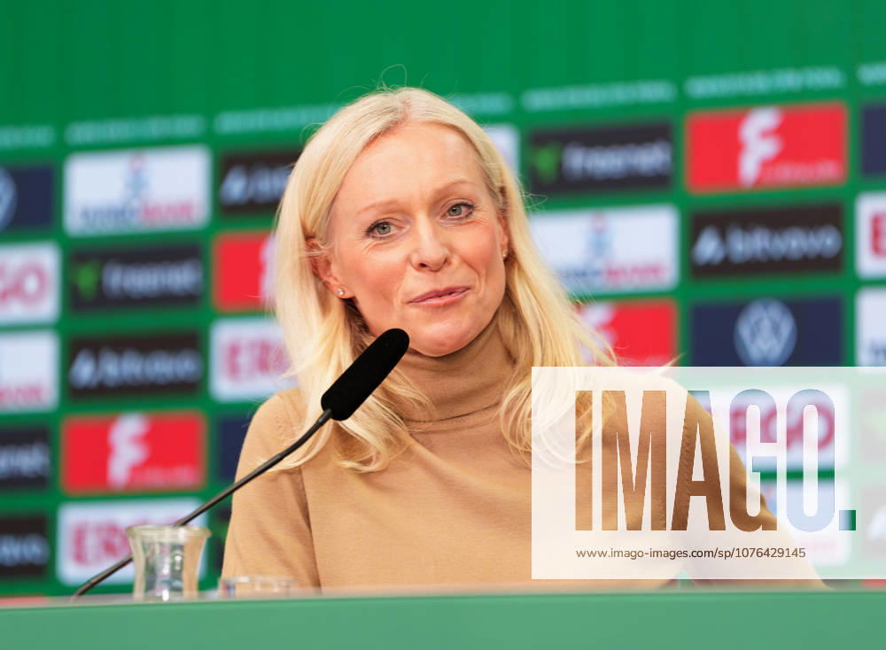 Valeska Homburg (Bayer 04 Leverkusen, Leiterin Medien und PR) Bayer 04 Leverkusen Pressekonferenz, vor dem Spieltag DFB-Pokal Halbfinale, Saison 2025 2026, BayArena, Leverkusen, GER, 21.04.2026 Foto: HMB Media Scott W. Coleman Leverkusen BayArena Nordrhein-Westfalen GER