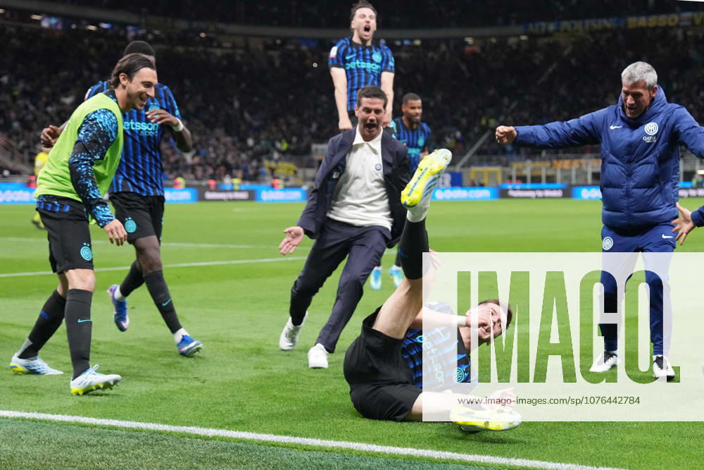 Inter Milans Petar Sucic celebrates after scoring 3-2 ( with Inter Milan s Hakan Calhanoglu during the Frecciarossa Italian Cup 2025 2026 soccer match between Inter and Como at the San Siro Stadium in Milan, north Italy - Tuesday , April 21 , 2026. - Soccer .