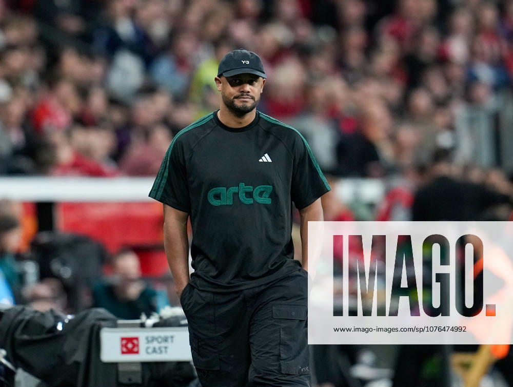 Vincent Kompany (FC Bayern Muenchen, Cheftrainer) Bayer 04 Leverkusen vs FC Bayern Muenchen, DFB-Pokal, Halbfinale, Saison 2025 2026, BayArena, Leverkusen, GER, 22.04.2026 DFL REGULATIONS PROHIBIT ANY USE OF PHOTOGRAPHS AS IMAGE SEQUENCES AND OR QUASI-VIDEO Foto: HMB Media Scott W. Coleman Leverkusen BayArena Nordrhein-Westfalen GER