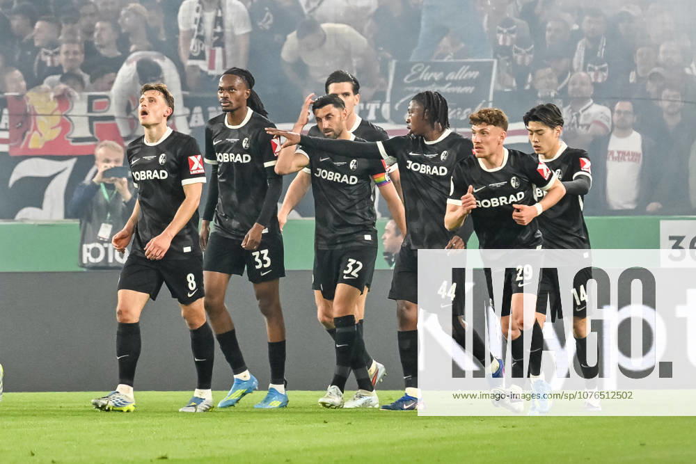 Jubel zum Tor zum 0:1 durch Maximilian Eggestein (SC Freiburg, 08) GER, VfB Stuttgart - SC Freiburg, Fussball, DFB Pokal, Halbfinale, Spielzeit 2025 2026, 23.04.2026 DFB REGULATIONS PROHIBIT ANY USE OF PHOTOGRAPHS AS IMAGE SEQUENCES AND OR QUASI-VIDEO GER, VfB Stuttgart - SC Freiburg, Fussball, DFB Pokal, Halbfinale, Spielzeit 2025 2026, 23.04.2026 Stuttgart