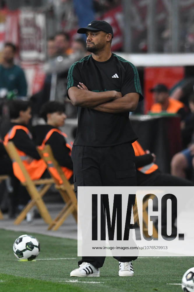 Trainer Vincent Kompany ( FC Bayern Muenchen ). GER, Bayer 04 Leverkusen vs FC Bayern Muenchen, Fussball, DFB Pokal Halbfinale, Spielzeit 2025 2026, 22.04.2026 DFL REGULATIONS PROHIBIT ANY USE OF PHOTOGRAPHS AS IMAGE SEQUENCES AND OR QUASI-VIDEO GER, Bayer 04 Leverkusen vs FC Bayern Muenchen, Fussball, DFB Pokal Halbfinale, Spielzeit 2025 2026, 22.04.2026 Leverkusen