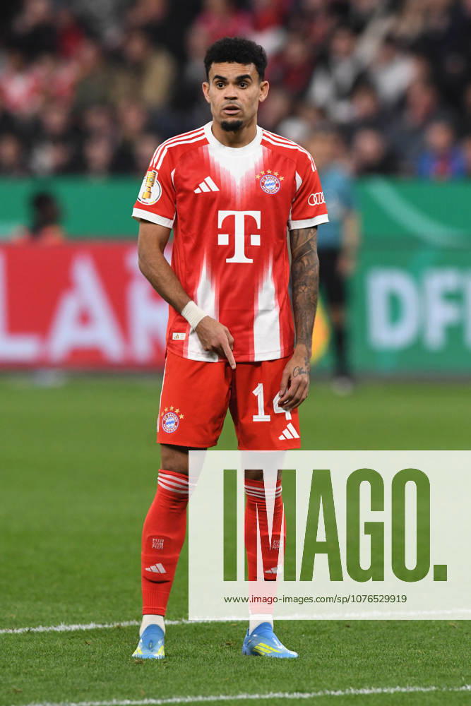 Luis Diaz ( FC Bayern Muenchen, 14 ) gestikuliert. GER, Bayer 04 Leverkusen vs FC Bayern Muenchen, Fussball, DFB Pokal Halbfinale, Spielzeit 2025 2026, 22.04.2026 DFL REGULATIONS PROHIBIT ANY USE OF PHOTOGRAPHS AS IMAGE SEQUENCES AND OR QUASI-VIDEO GER, Bayer 04 Leverkusen vs FC Bayern Muenchen, Fussball, DFB Pokal Halbfinale, Spielzeit 2025 2026, 22.04.2026 Leverkusen