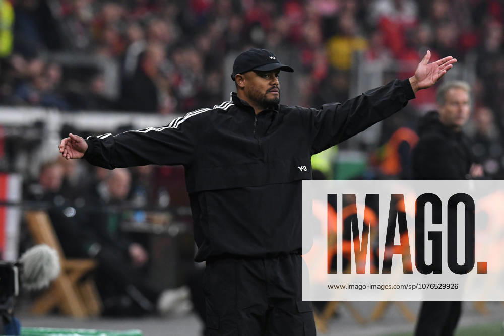 Trainer Vincent Kompany ( FC Bayern Muenchen ) gestikuliert. GER, Bayer 04 Leverkusen vs FC Bayern Muenchen, Fussball, DFB Pokal Halbfinale, Spielzeit 2025 2026, 22.04.2026 DFL REGULATIONS PROHIBIT ANY USE OF PHOTOGRAPHS AS IMAGE SEQUENCES AND OR QUASI-VIDEO GER, Bayer 04 Leverkusen vs FC Bayern Muenchen, Fussball, DFB Pokal Halbfinale, Spielzeit 2025 2026, 22.04.2026 Leverkusen