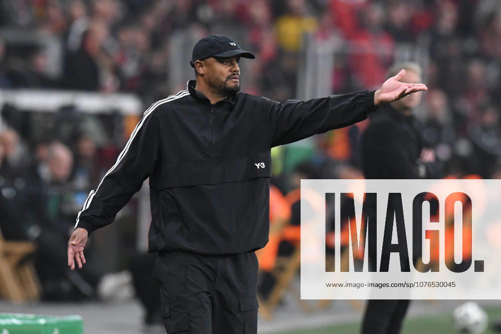 Trainer Vincent Kompany ( FC Bayern Muenchen ) gestikuliert. GER, Bayer 04 Leverkusen vs FC Bayern Muenchen, Fussball, DFB Pokal Halbfinale, Spielzeit 2025 2026, 22.04.2026 DFL REGULATIONS PROHIBIT ANY USE OF PHOTOGRAPHS AS IMAGE SEQUENCES AND OR QUASI-VIDEO GER, Bayer 04 Leverkusen vs FC Bayern Muenchen, Fussball, DFB Pokal Halbfinale, Spielzeit 2025 2026, 22.04.2026 Leverkusen