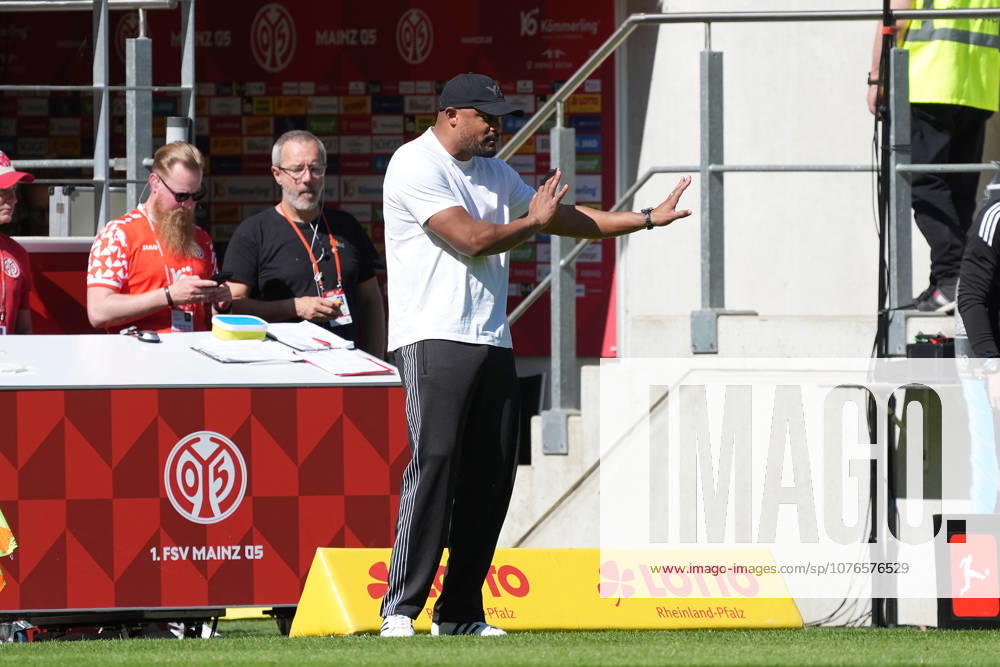 Trainer Vincent Kompany (FC Bayern München) - 25.04.2026 1. FSV Mainz 05 vs. FC Bayern München MEWA Arena, Bundesliga, 31. Spieltag