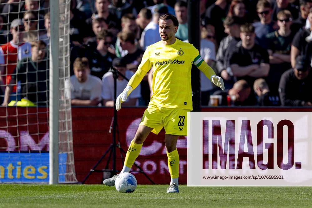 ROTTERDAM - SC Feyenoord Rotterdam goalkeeper Timon Wellenreuther during the Dutch Vriendenloterij Eredivisie match between Feyenoord and FC Groningen at Stadion de Kuip on April 25, 2026 in Rotterdam, the Netherlands. (Photo by DeFodi Images) -