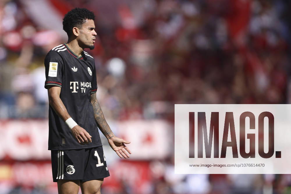 Luis Diaz (FC Bayern München) gestikuliert, Gestik waehrend des Spiels der Bundesliga zwischen 1. FSV Mainz 05 und FC Bayern München, Mewa Arena am 25. April 2026 in Mainz, Deutschland. (Foto von Oliver Kaelke DeFodi Images) +++ Luis Diaz (FC Bayern München) gestures during the Bundesliga match between 1. FSV Mainz 05 and FC Bayern München at Mewa Arena on April 25, 2026 in Mainz, Germany. (Photo by Oliver Kaelke DeFodi Images) DFL regulations prohibit any use of photographs as image sequences and or quasi-video. (Photo by Oliver Kaelke DeFodi Images) -