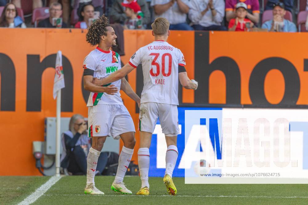 Torjubel, jubelt nach seinem Treffer zum 1:0 von Han-Noah Massengo (FC Augsburg) unnd Anton Kade (FC Augsburg) v-l, FC Augsburg vs. Eintracht Frankfurt, Fussball, 1. Bundesliga, 31. Spieltag, 25.04.2026 DFB regulations prohibit any use of photographs as image sequences and or quasi-video