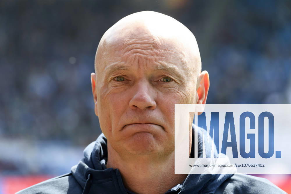 Trainer Uwe Roesler (VfL Bochum) enttaeuscht waehrend des spiels der 2. Bundesliga zwischen VfL Bochum und SpVgg Greuther Fürth, Vonovia Ruhrstadion am 26. April 2026 in Bochum, Deutschland. (Foto von Max Maiwald DeFodi Images) +++ Trainer Uwe Roesler (VfL Bochum) looks dejected during the 2. Bundesliga match between VfL Bochum and SpVgg Greuther Fürth at Vonovia Ruhrstadion on April 26, 2026 in Bochum, Germany. (Photo by Max Maiwald DeFodi Images) (Photo by Max Maiwald DeFodi Images) -