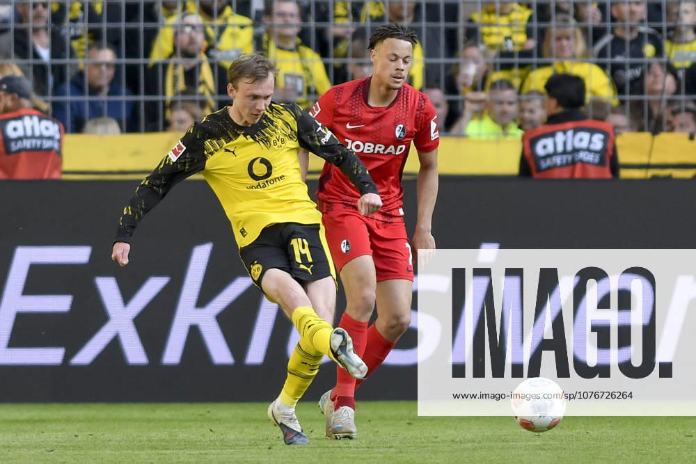 V. li. im Kampf um den Ball Maximilian Beier (Dortmund 14) Derry Scherhant (Freiburg 7) 26.04.2026 ¢ Fussball ¢ Borussia Dortmund vs SC Freiburg, Signal Iduna Park, Dortmund, DFB DFL REGULATIONS PROHIBIT ANY USE OF PHOTOGRAPHS AS IMAGE SEQUENCES AND OR QUASI-VIDEO