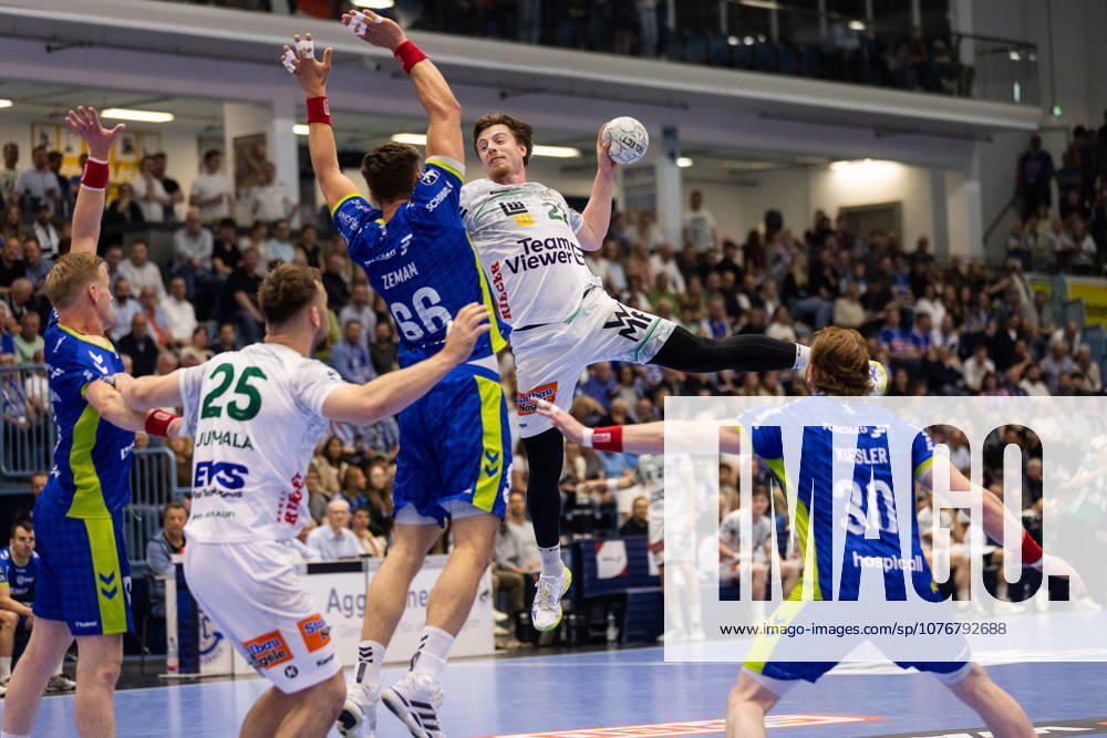 Erik PERSSON (FRISCH AUF! Goeppingen, 22) erzielt ein Tor, Aktion, Torwurf GER, VfL Gummersbach vs. FRISCH AUF! Goeppingen, Handball, Bundesliga, 30. Spieltag, Spielzeit 2025 2026, 30.04.2026, GER, VfL Gummersbach vs. FRISCH AUF! Goeppingen, Handball, Bundesliga, 30. Spieltag, Spielzeit 2025 2026, 30.04.2026, Gummersbach