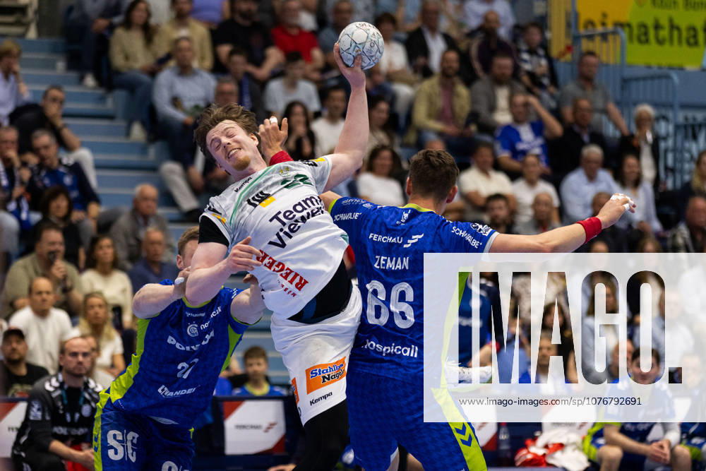 Erik PERSSON (FRISCH AUF! Goeppingen, 22) erzielt ein Tor, Aktion, Torwurf GER, VfL Gummersbach vs. FRISCH AUF! Goeppingen, Handball, Bundesliga, 30. Spieltag, Spielzeit 2025 2026, 30.04.2026, GER, VfL Gummersbach vs. FRISCH AUF! Goeppingen, Handball, Bundesliga, 30. Spieltag, Spielzeit 2025 2026, 30.04.2026, Gummersbach