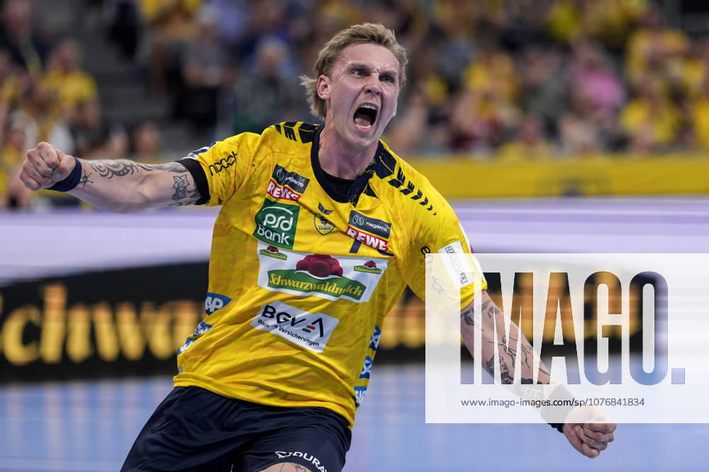 Edwin Aspenbäck (RNL, 78), Spieler der Rhein-Neckar-Löwen, jubelt über ein Tor, Jubel, jubeln, Torjubel, Torerfolg, celebrate the goal, goal, celebration, jubelt ueber das Tor, Freuen, Freude, freut sich, optimistisch, positiv, Spielszene, Highlight, Einzelbild, Einzelfoto, Aktion, Action, 01.05.2026, Mannheim (Deutschland), Handball, Bundesliga, Rhein-Neckar Löwen - MT Melsungen