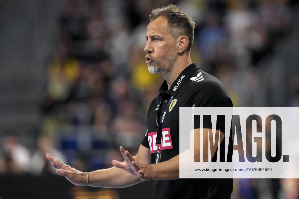 Maik Machulla (Trainer, Cheftrainer, RNL), gibt Anweisungen, gestikuliert, mit den Armen gestikulieren, Einzelbild, Einzelfoto, Aktion, Action, 01.05.2026, Mannheim (Deutschland), Handball, Bundesliga, Rhein-Neckar Löwen - MT Melsungen