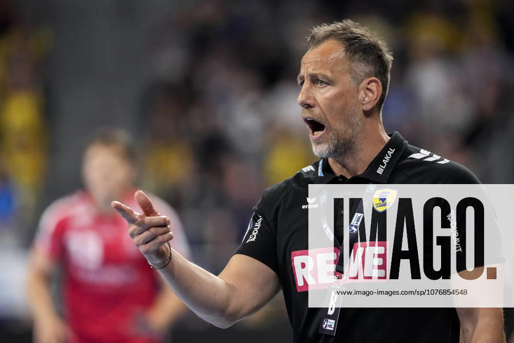 Maik Machulla (Trainer, Cheftrainer, RNL), gibt Anweisungen, gestikuliert, mit den Armen gestikulieren, Einzelbild, Einzelfoto, Aktion, Action, 01.05.2026, Mannheim (Deutschland), Handball, Bundesliga, Rhein-Neckar Löwen - MT Melsungen