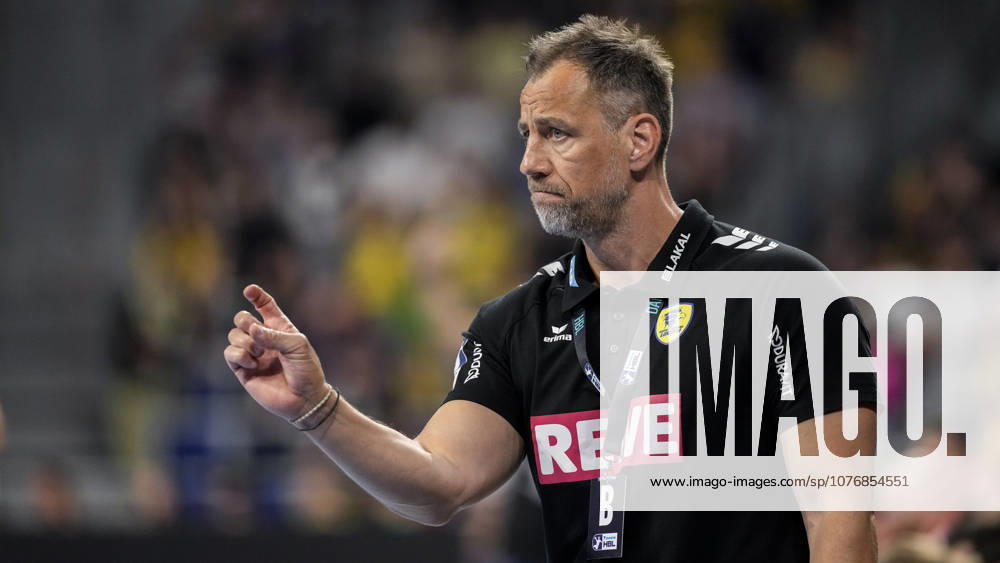 Maik Machulla (Trainer, Cheftrainer, RNL), gibt Anweisungen, gestikuliert, mit den Armen gestikulieren, Einzelbild, Einzelfoto, Aktion, Action, 01.05.2026, Mannheim (Deutschland), Handball, Bundesliga, Rhein-Neckar Löwen - MT Melsungen