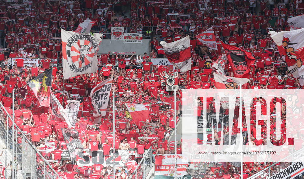 Sinsheim , Fußball Bundesliga TSG 1899 Hoffenheim vs. VfB Stuttgart , VfB Fans in Hoffenheim , Alle in Rot