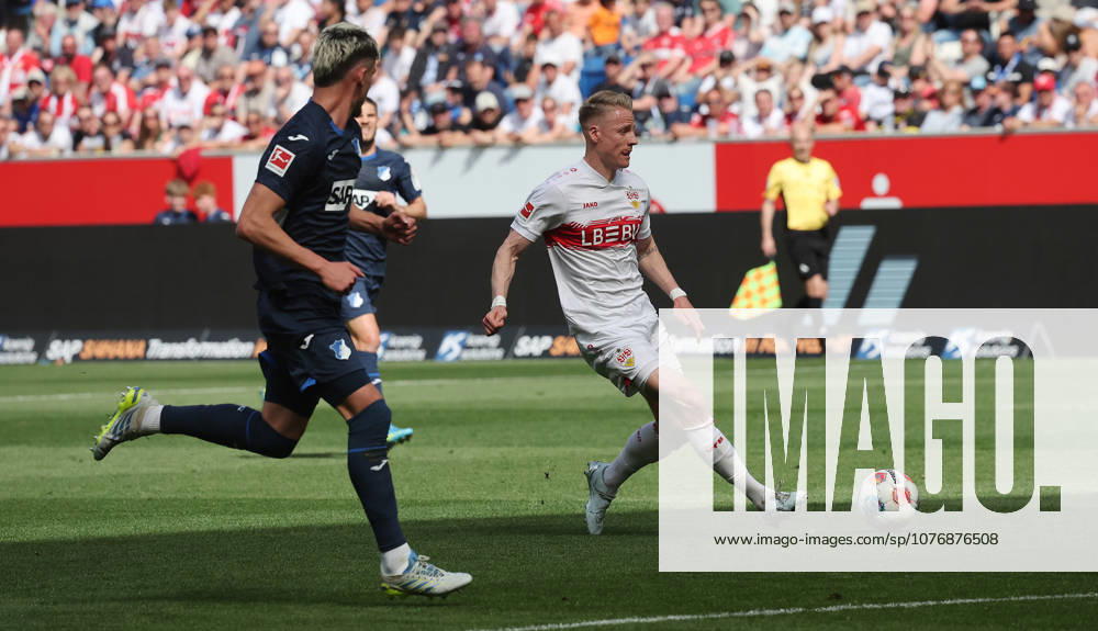 Sinsheim , Fußball Bundesliga TSG 1899 Hoffenheim vs. VfB Stuttgart , Chris Führich ( VfB )