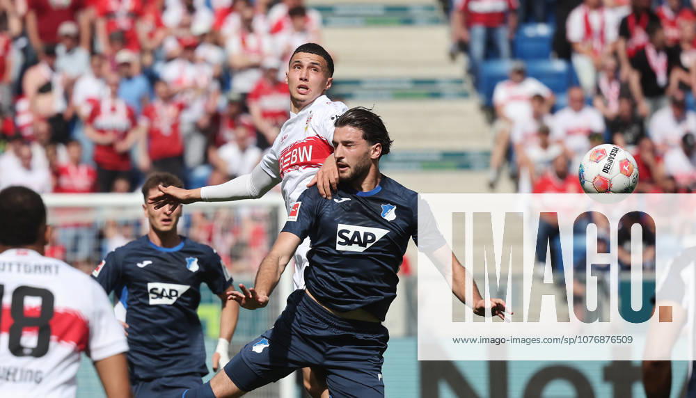 Sinsheim , Fußball Bundesliga TSG 1899 Hoffenheim vs. VfB Stuttgart , von links: Bilal El Khannouss ( VfB ) Fisnik Asllani ( Hoff )