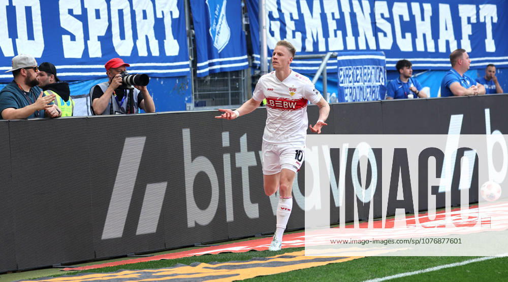 Sinsheim , Fußball Bundesliga TSG 1899 Hoffenheim vs. VfB Stuttgart , Torschütze Chris Führich (VfB) jubelt über sein Tor zum 1:1