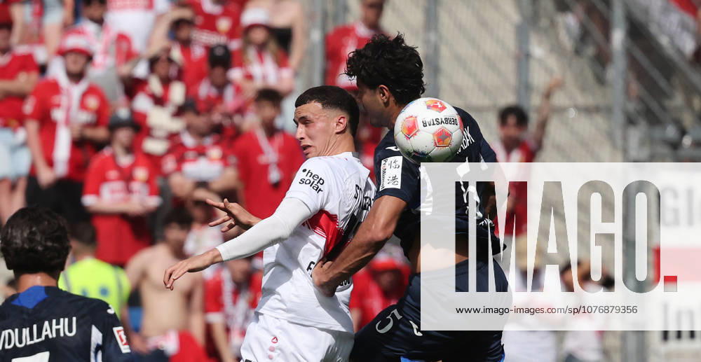 Sinsheim , Fußball Bundesliga TSG 1899 Hoffenheim vs. VfB Stuttgart , von links: Bilal El Khannouss ( VfB ) Ozan Kabak ( Hoff )