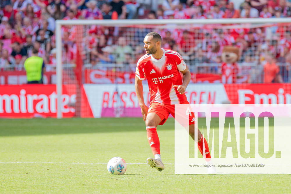 Jonathan Tah (4 Bayern) in Aktion beim Bundesligaspiel FC Bayern München - 1. FC Heidenheim am 02.05.2026.
