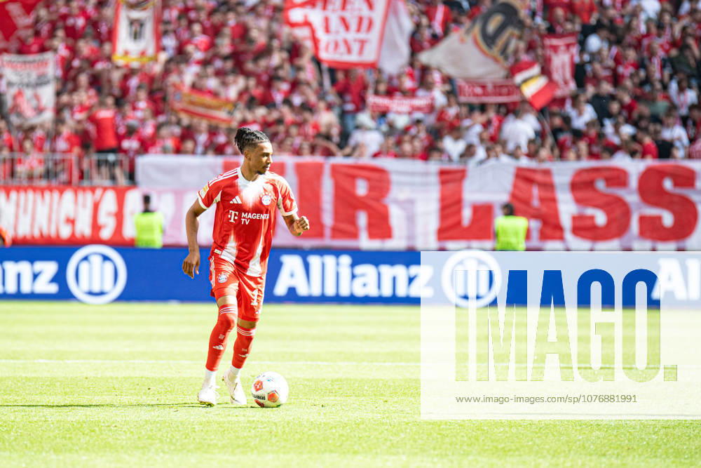 Michael Olise (17 Bayern) in Aktion beim Bundesligaspiel FC Bayern München - 1. FC Heidenheim am 02.05.2026.