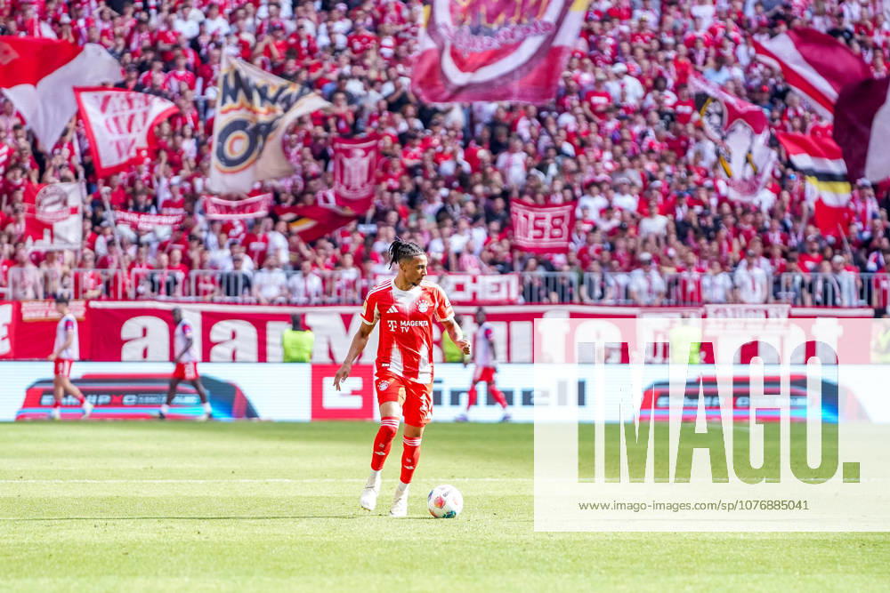 Michael Olise (17 Bayern) in Aktion beim Bundesligaspiel FC Bayern München - 1. FC Heidenheim am 02.05.2026.