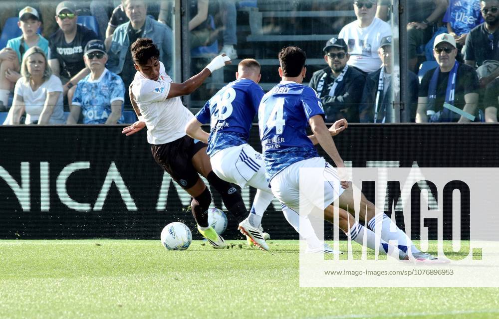 Foto IPP Albano Angilletta Como 02 05 2026 Calcio Campionato di serie A 2025 2026 Como - Napoli nella foto: Alisson De Almeida Santos Italy Photo Press World Copyright italy ITALY