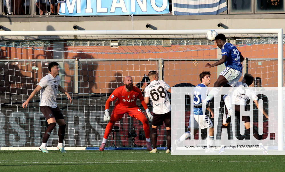 Foto IPP Albano Angilletta Como 02 05 2026 Calcio Campionato di serie A 2025 2026 Como - Napoli nella foto: un colpo di testa di Diao Assane Italy Photo Press World Copyright italy ITALY
