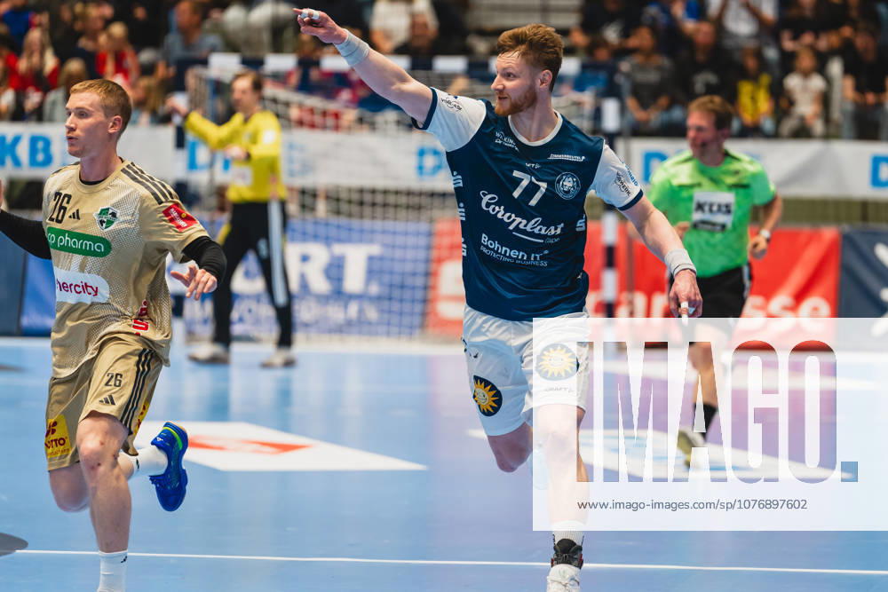 Jonathan Edvardsson (TSV Hannover-Burgdorf, 26), Johannes Wasielewski (Bergischer HC, 77) bejubelt ein Tor Bergischer HC vs. TSV Hannover-Burgdorf, Handball, Daikin 1.HBL, 30.Spieltag, Saison 2025 26, 02.04.2026, Bergischer HC vs. TSV Hannover-Burgdorf, Handball, Daikin 1.HBL, 30.Spieltag, Saison 2025 26, 02.04.2026 Wuppertal