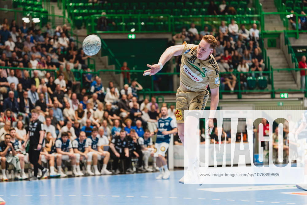 Lukas Stutzke (TSV Hannover-Burgdorf, 39) beim Sprungwurf Bergischer HC vs. TSV Hannover-Burgdorf, Handball, Daikin 1.HBL, 30.Spieltag, Saison 2025 26, 02.04.2026, Bergischer HC vs. TSV Hannover-Burgdorf, Handball, Daikin 1.HBL, 30.Spieltag, Saison 2025 26, 02.04.2026 Wuppertal