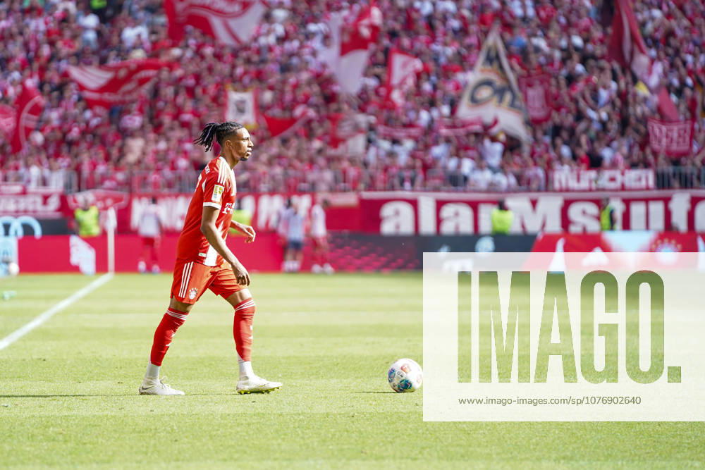 Michael Olise (17 Bayern) in Aktion beim Bundesligaspiel FC Bayern München - 1. FC Heidenheim am 02.05.2026.