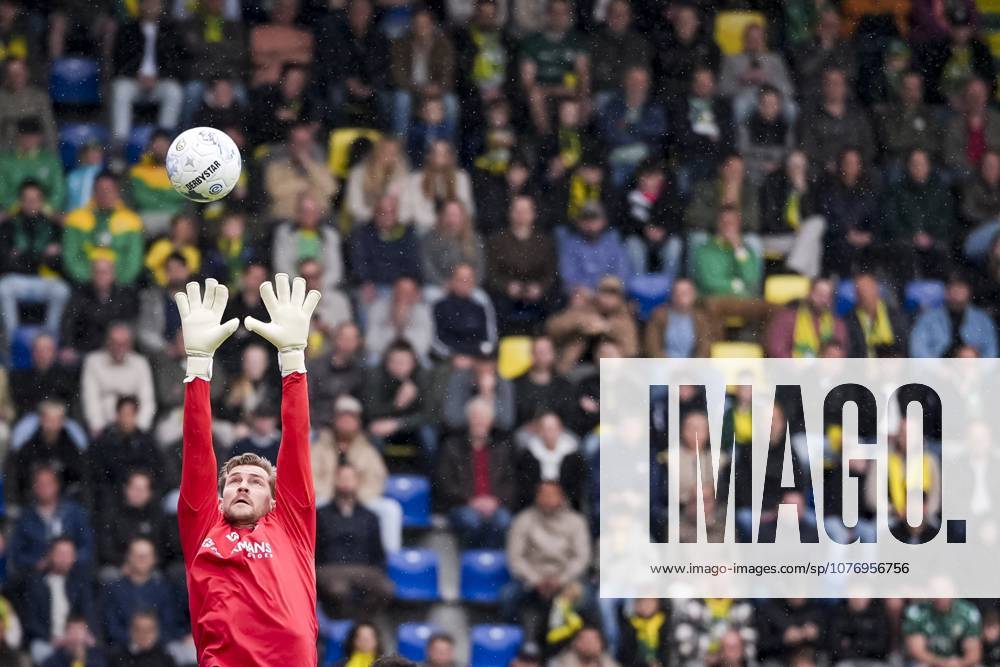 SITTARD - Fortuna Sittard goalkeeper Mattijs Branderhorst jumps for the ball during the Dutch Eredivisie match between Fortuna Sittard and Feyenoord at the Fortuna Sittard stadium on 3 May 2026 in Sittard, the Netherlands. TOBIAS KLEUVER ANP Eredivisie 2025-2026 ANPxSportx IVx 557368744 originalFilename: 557368744