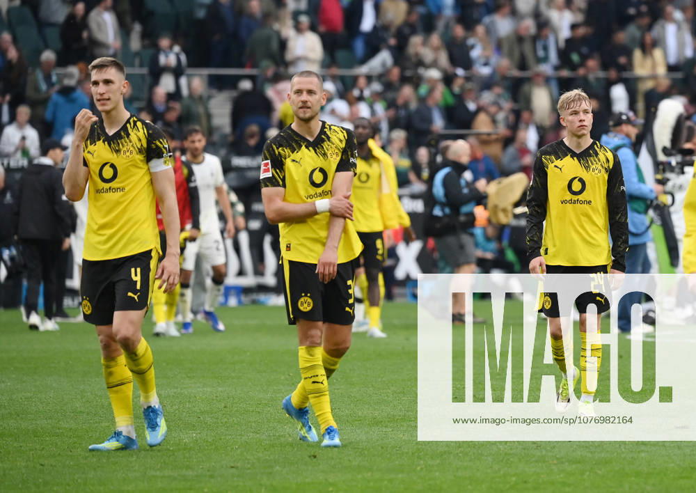 Nico Schlotterbeck (Borussia Dortmund), Waldemar Anton (Borussia Dortmund), Daniel Svensson (Borussia Dortmund), v.li., nach dem Spiel 03.05.2026, Fussball 1. Bundesliga, Saison 2025 2026, 32. Spieltag, Borussia Mönchengladbach - Borussia Dortmund DFL regulations prohibit any use of photographs as image sequences and or quasi-video Moenchengladbach Borussia Park Nordrhein Westfalen Deutschland