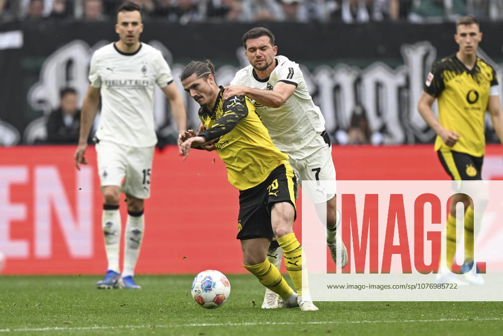V. li. im Zweikampf Marcel Sabitzer (Dortmund 20) Kevin Stöger Stoeger (Moenchengladbach 7) 03.05.2026 ¢ Fussball ¢ Borussia Moenchengladbach vs Borussia Dortmund, Borussia-Park, Moenchengladbach, DFB DFL REGULATIONS PROHIBIT ANY USE OF PHOTOGRAPHS AS IMAGE SEQUENCES AND OR QUASI-VIDEO