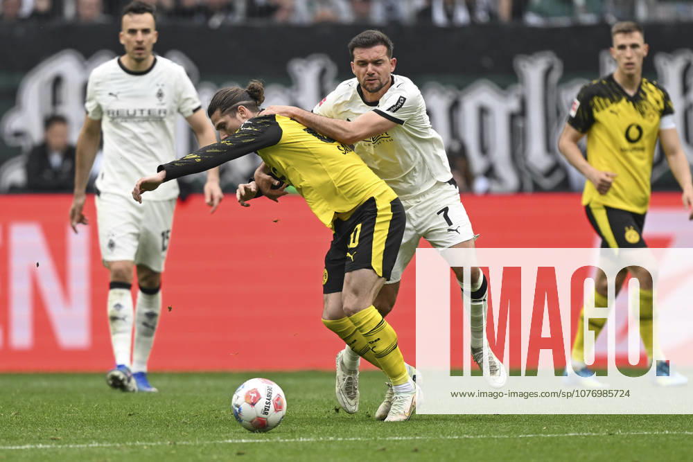 V. li. im Zweikampf Marcel Sabitzer (Dortmund 20) Kevin Stöger Stoeger (Moenchengladbach 7) 03.05.2026 ¢ Fussball ¢ Borussia Moenchengladbach vs Borussia Dortmund, Borussia-Park, Moenchengladbach, DFB DFL REGULATIONS PROHIBIT ANY USE OF PHOTOGRAPHS AS IMAGE SEQUENCES AND OR QUASI-VIDEO