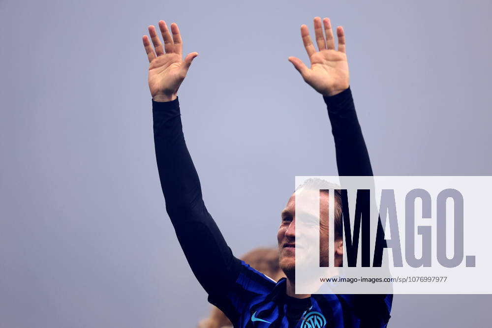 Serie A Fc Internazionale - Parma Calcio Piotr Zielinski of Fc Internazionale celebrates the championship Serie A victory after the Serie A match beetween Fc Internazionale and Parma Calcio at Stadio Giuseppe Meazza on May 3 2026 in Milan Italy . Milano Stadio Giuseppe Meazza Italy