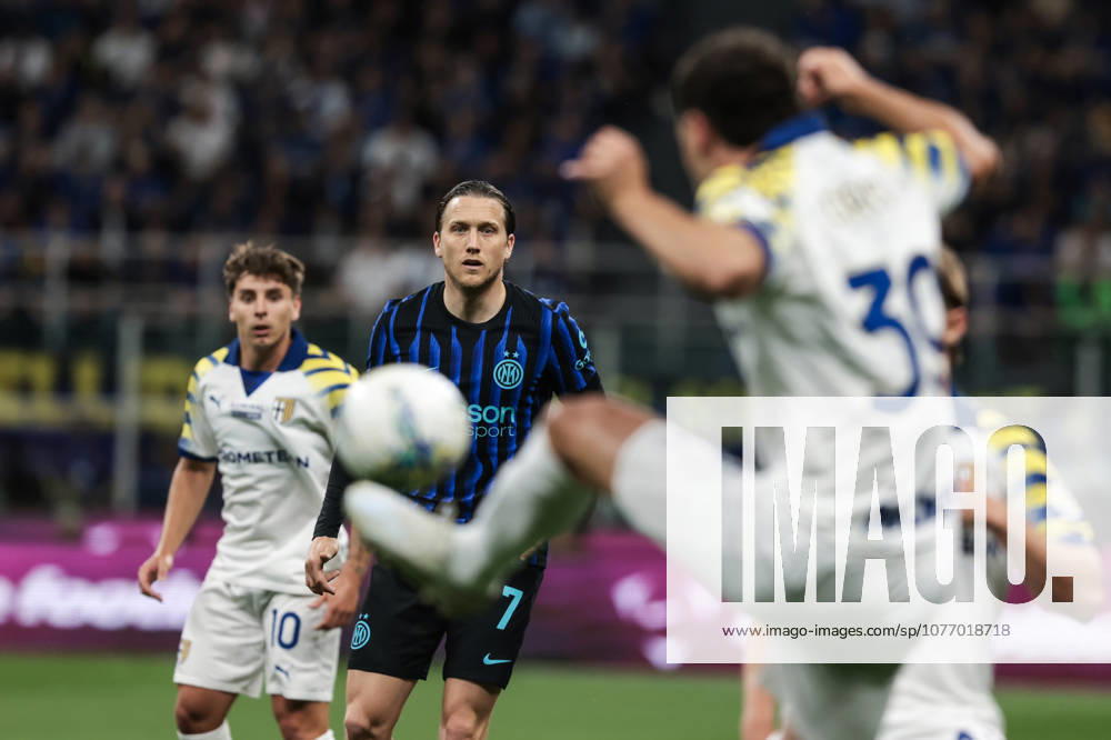 FC Internazionale v Parma Calcio 1913 - Serie A Piotr Zielinski of FC Internazionale is in action during the Serie A football match between Internazionale FC and Parma Calcio 1913 at Giuseppe Meazza Stadium in Milan, Italy, on May 3, 2026. Milano Italy