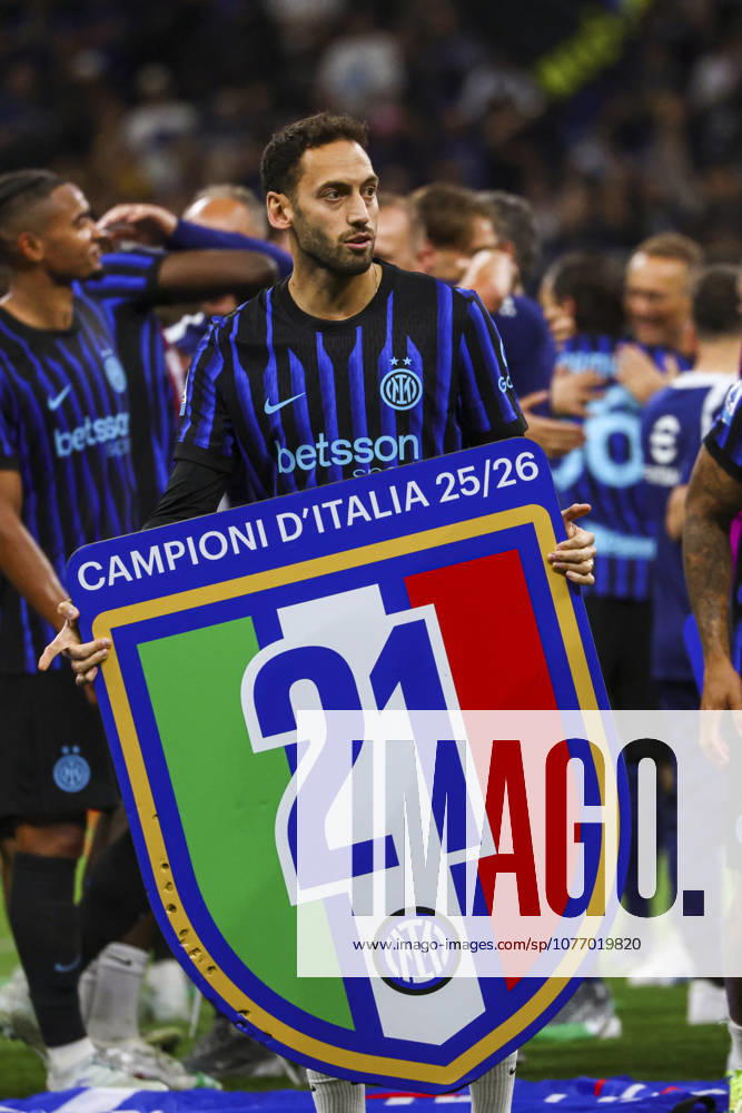 FC Internazionale v Parma Calcio 1913 - Serie A Hakan Calhanoglu celebrates during the Serie A match between FC Internazionale and Parma Calcio 1913 at Giuseppe Meazza in Milano, Italy, on May 3, 2026. Milano Milano Italy