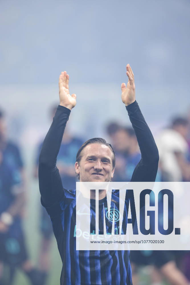 FC Internazionale v Parma Calcio 1913 - Serie A Piotr Zielinski of FC Internazionale celebrates after winning the Serie A championship at the end of the football match between Internazionale FC and Parma Calcio 1913 in Milan, Italy, on May 3, 2026, at Giuseppe Meazza Stadium. Milano Italy