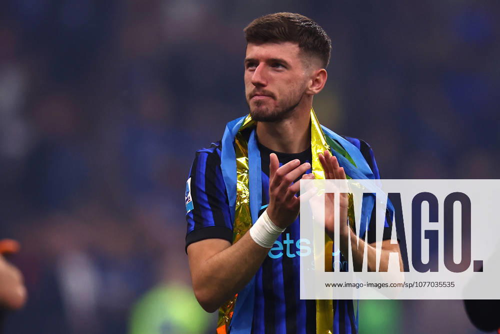 Serie A Fc Internazionale - Parma Calcio Petar Sucic of Fc Internazionale celebrates the victory of the Italian Serie A championship at the end of the Serie A match beetween Fc Internazionale and Parma Calcio at Stadio Giuseppe Meazza on May 3 2026 in Milan Italy . Milano Stadio Giuseppe Meazza Italy