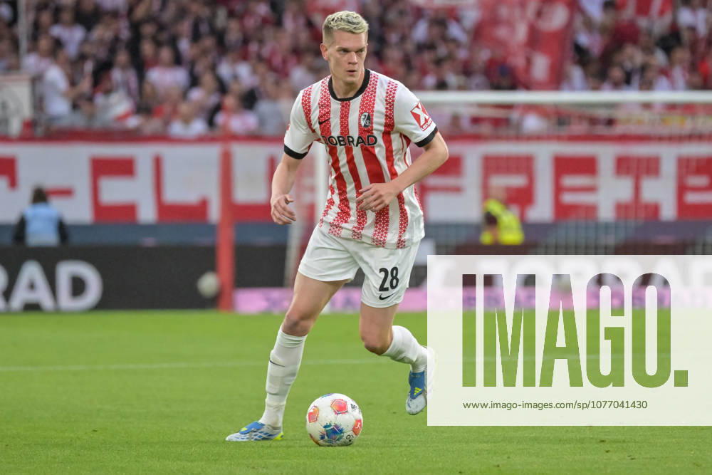 Matthias Ginter (SC Freiburg, 28) mit Ball. GER, SC Freiburg - VfL Wolfsburg, Fussball, Bundesliga, 32. Spieltag, Saison 2025 2026, 03.05.2026 DFL DFB REGULATIONS PROHIBIT ANY USE OF PHOTOGRAPHS AS IMAGE SEQUENCES AND OR QUASI-VIDEO GER, SC Freiburg - VfL Wolfsburg, Fussball, Bundesliga, 32. Spieltag, Saison 2025 2026, 03.05.2026 Freiburg